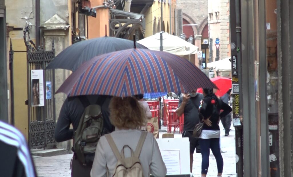 Meteo: allerta gialla per pioggia e vento