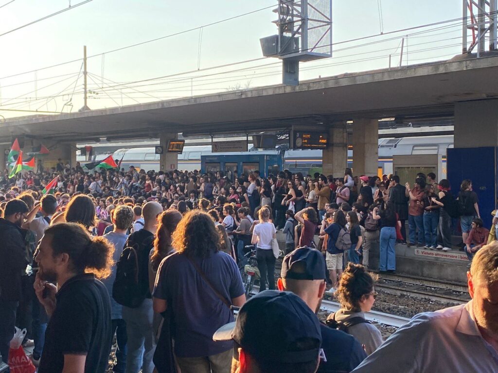 Stazione occupata, la Digos di Bologna denuncia 20 manifestanti