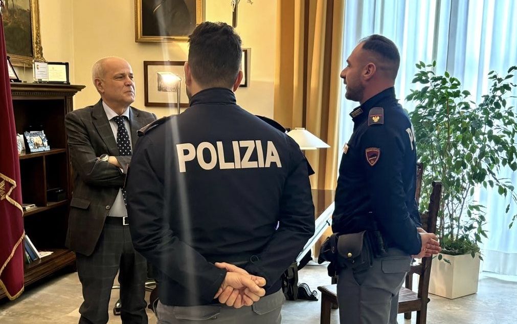 La stessa pattuglia della Polizia rintraccia e arresta due ricercati in poche ore