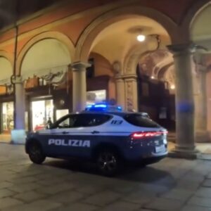 Criminalità minorile: otto arresti della polizia a Bologna per rapine e aggressioni
