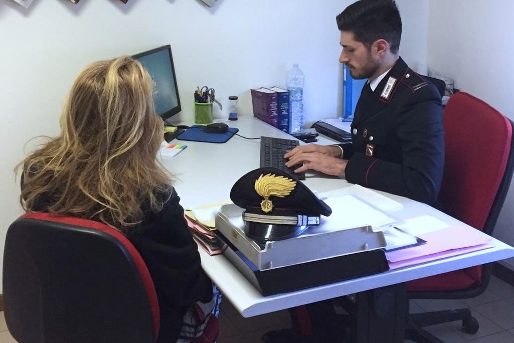 Violenze e minacce nei confronti della compagna: madre denuncia figlio ai carabinieri