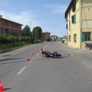 Scontro tra auto e moto, grave una 30enne