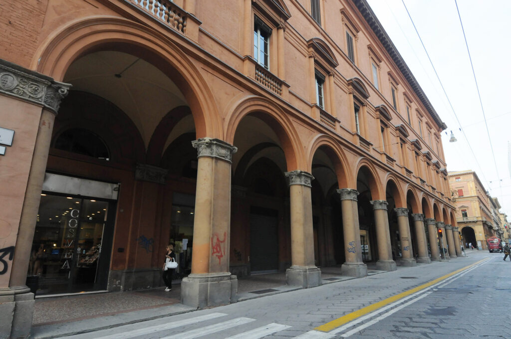 Acceso il vigile elettronico di via Farini: sorridi, RITA ti guarda