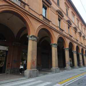 Acceso il vigile elettronico di via Farini: sorridi, RITA ti guarda