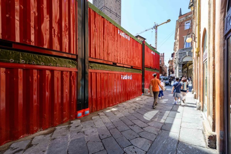 Rimosse le recinzioni del cantiere Garisenda