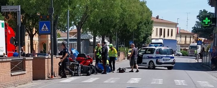 Scontro fra moto e scooter a Malalbergo: ferito 69enne