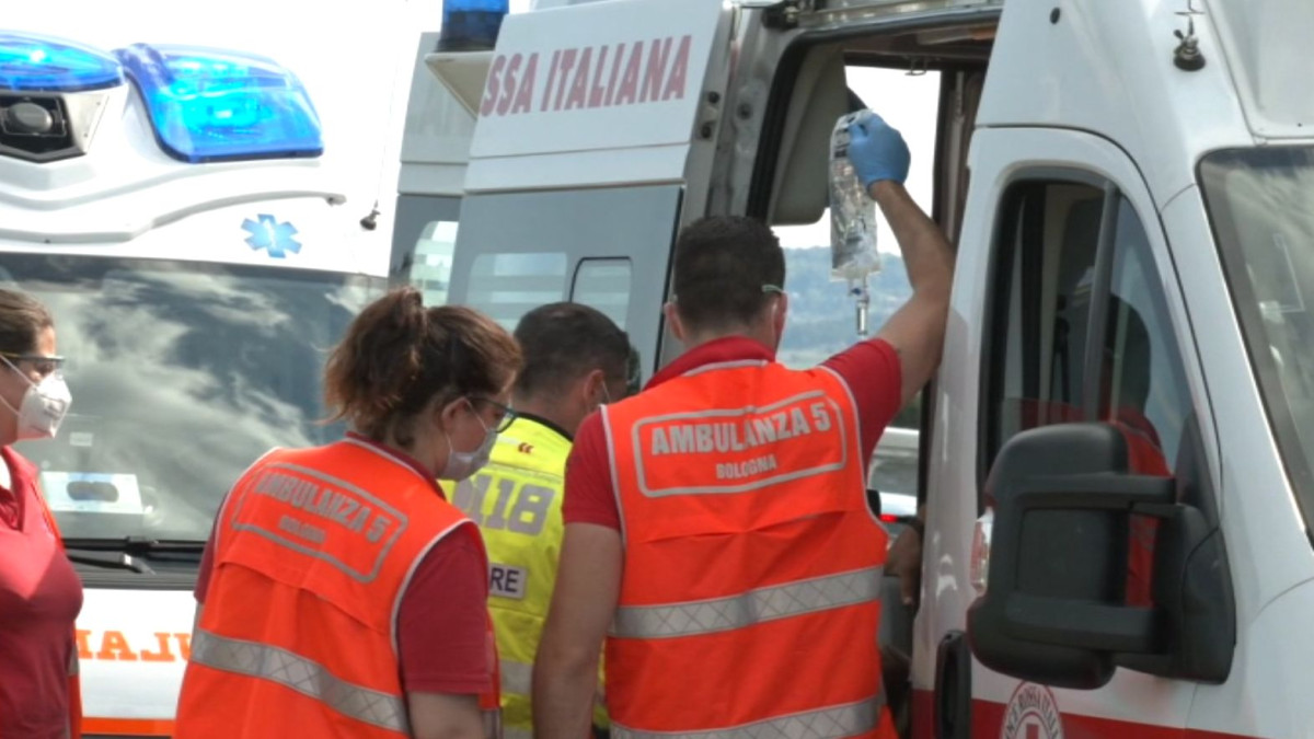 Motociclista muore dopo uno scontro con un camion in A1 a Sasso Marconi ...