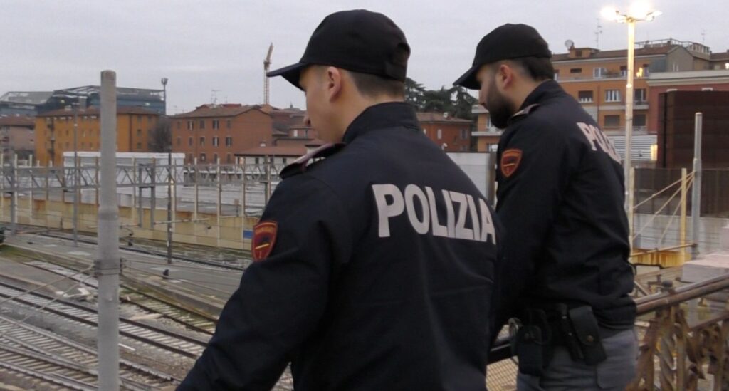 Uomo si butta dal ponte di San Donato