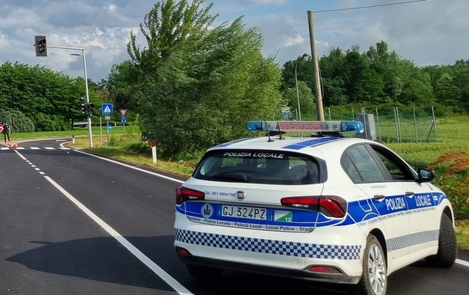 Guida ubriaco e fugge al controllo, inseguito e denunciato dalla polizia locale