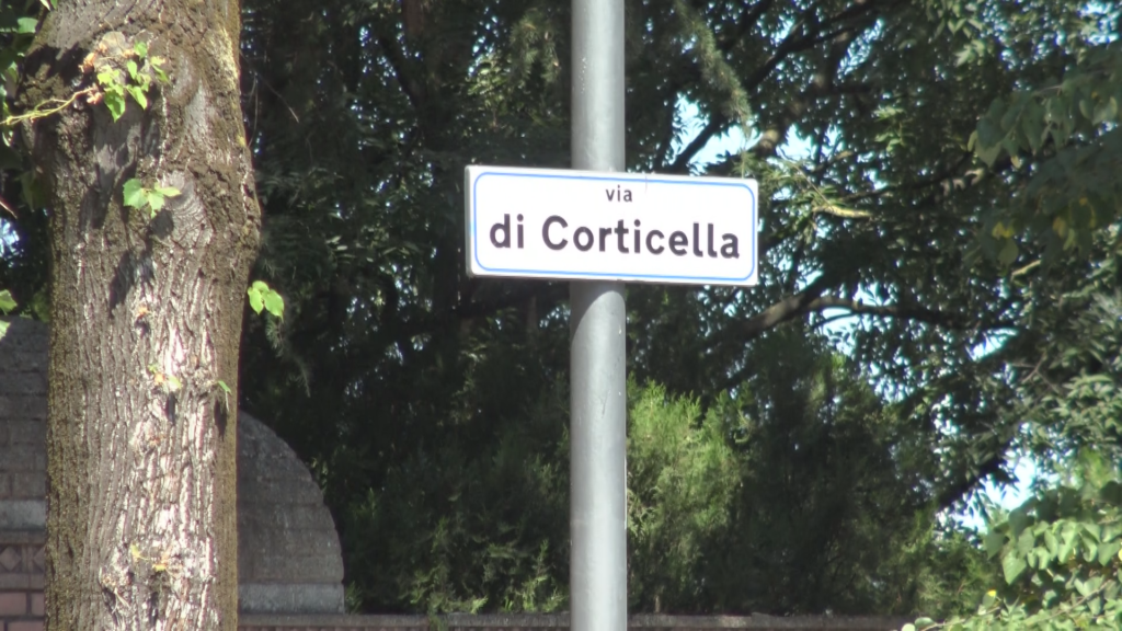 Rapina con pistola (giocattolo) al Tigotà di via Corticella, bandito si schianta nella fuga