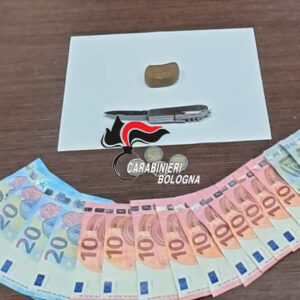 Droga e armi in tasca, denunciato 17enne