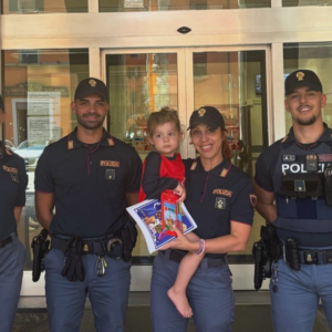 Bimba di tre anni si allontana da casa, è stata ritrovata e riaffidata ai familiari