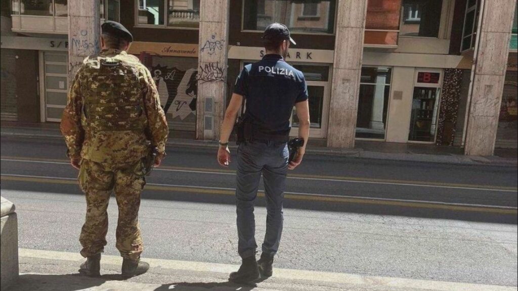 Strappa la collana ad un ragazzo e poi fugge, ma viene fermato e arrestato