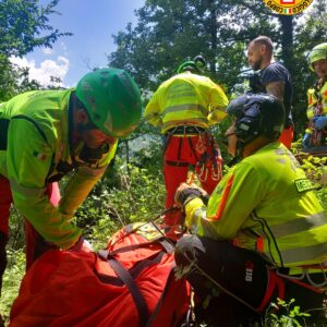 Castiglione dei Pepoli, 76enne scivola in una scarpata