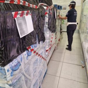 Acqua sotto il sole, la Polizia Locale sequestra 1869 bottiglie