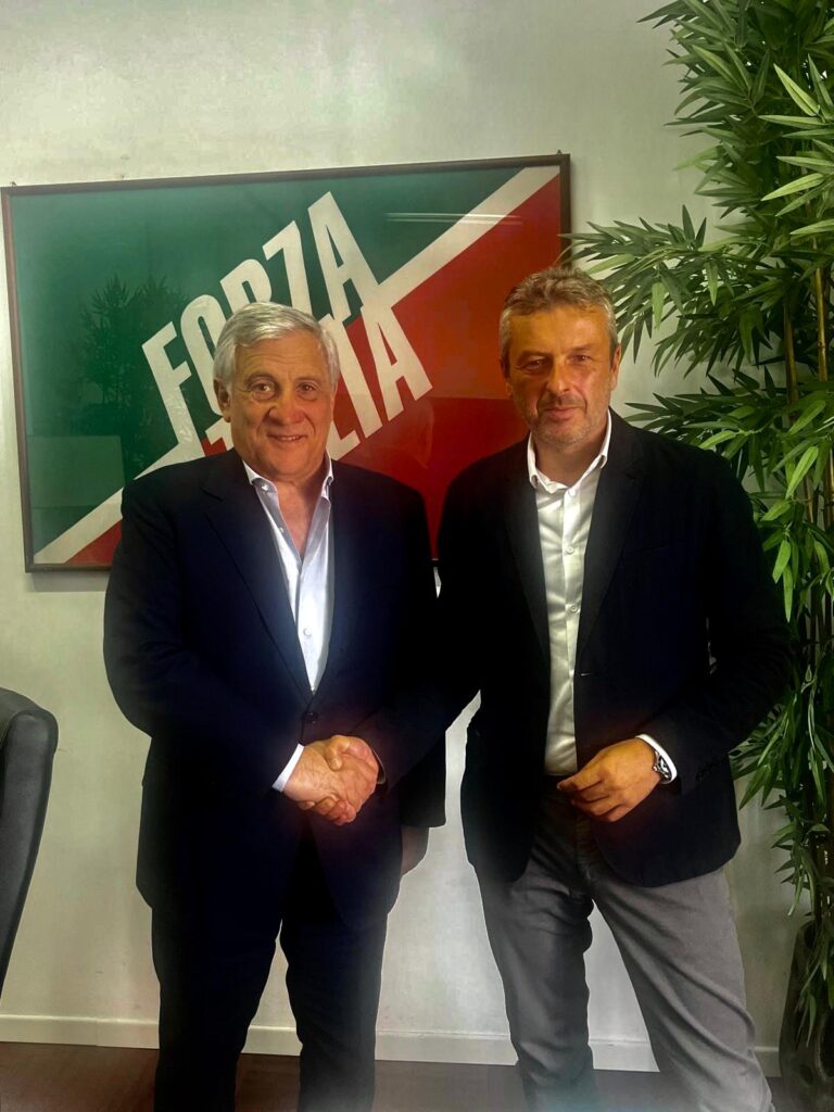 Il ritorno di Manes: “Entro in Forza Italia”