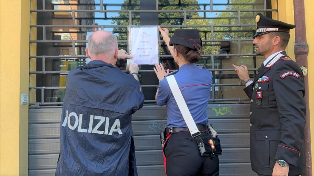 Scoperti smartphone rubati: chiuso centro di riparazione in centro a Bologna
