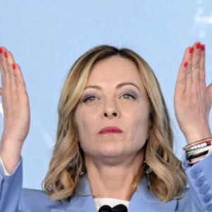 La Premier replica: clima di odio verso chi è stato eletto democraticamente