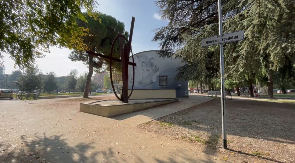 Stroncato da un malore nei giardini di Piazza Spadolini