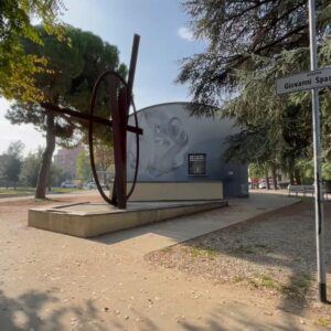 Stroncato da un malore nei giardini di Piazza Spadolini