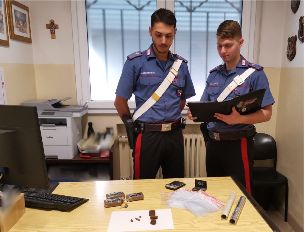 Ha in casa tre etti di droga, dopo l’arresto finisce ai domiciliari