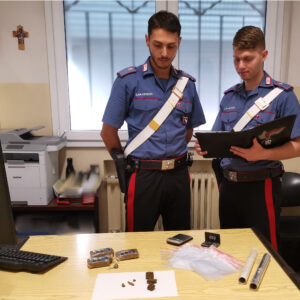 Ha in casa tre etti di droga, dopo l’arresto finisce ai domiciliari