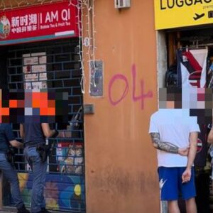 Furto con ‘spaccata’ in via delle Moline