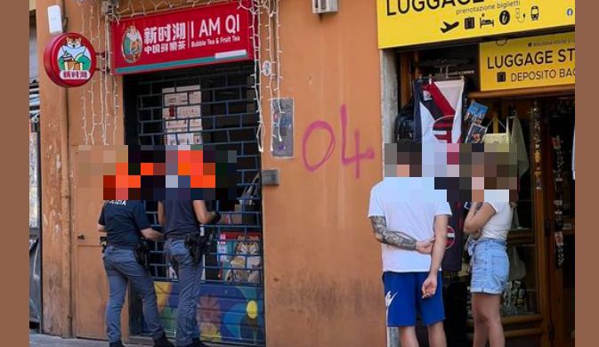 Furto con ‘spaccata’ in via delle Moline