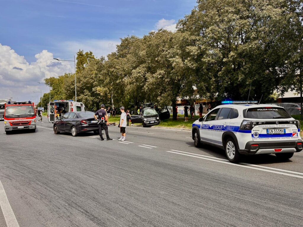 Tamponamento fra auto in via Ferrarese: ventenne ferita