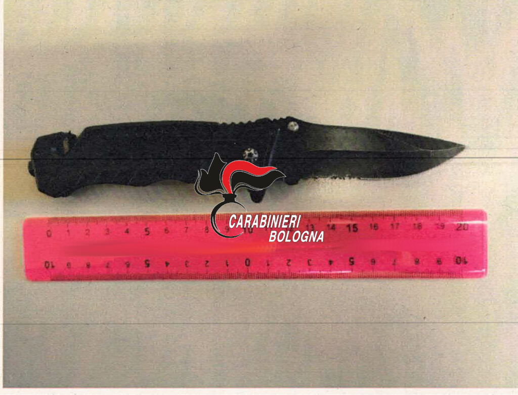 Lite in strada a Pianoro: 16enne trovato con un coltello