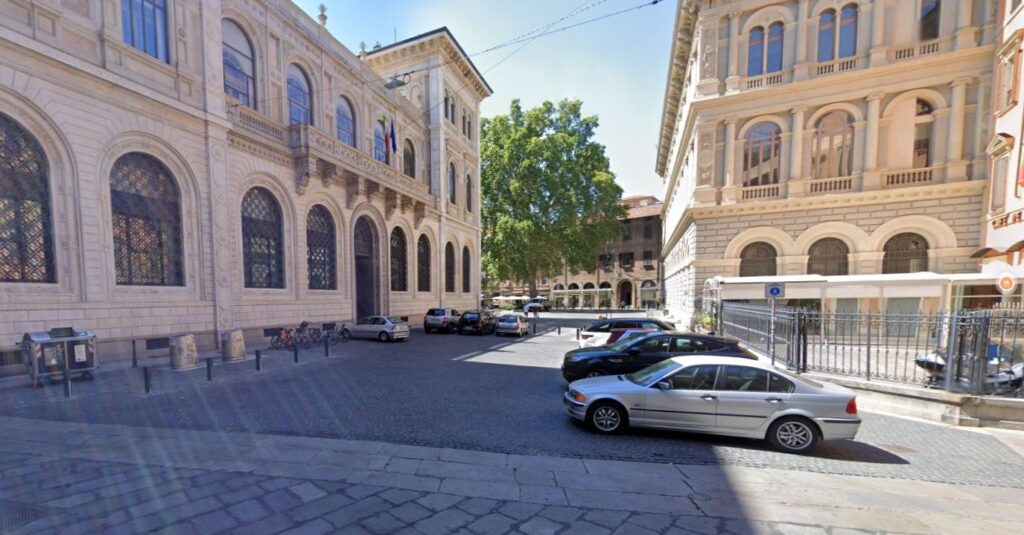 Arriva un nuovo posteggio taxi in Piazza del Francia