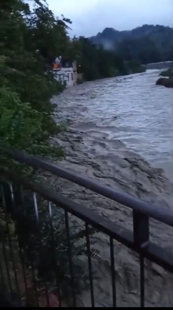 Il Savena fa paura. Evacuate famiglie. Altre scuole chiuse