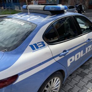 Minaccia con coltello un minore in centro a Bologna: arrestato