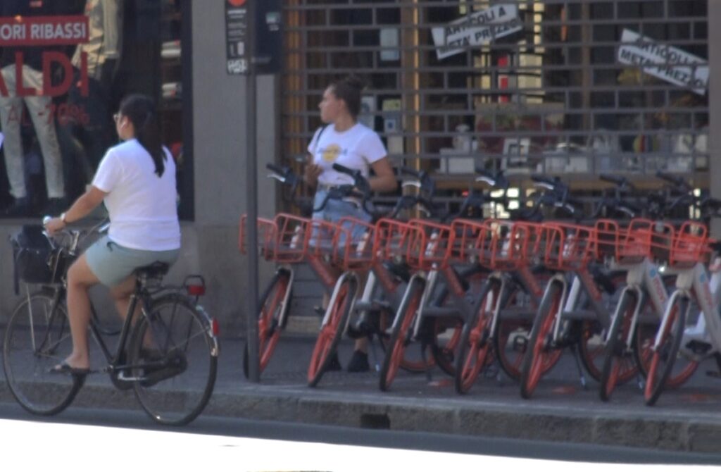 Biciclette, in centro a Bologna nuove rastrelliere per 290 posti in più