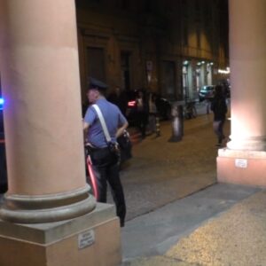 Due carabinieri feriti per sedare una lite nella zona universitaria di Bologna