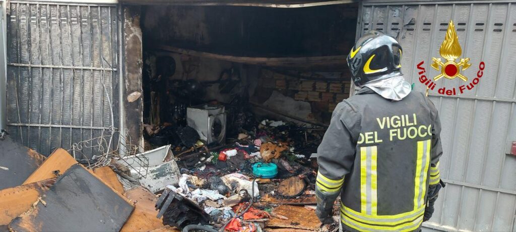Incendio in garage a Budrio. In 2 finiscono all’ospedale