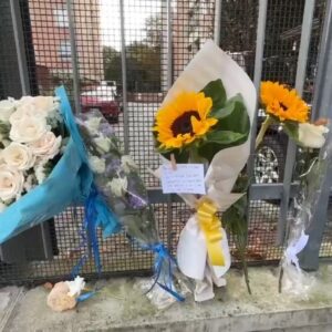 Fiori, messaggi di addio e fuochi artificiali per Fallou