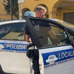 Tatuatori, acconciatori ed estetisti: due attività chiuse e diverse sanzioni