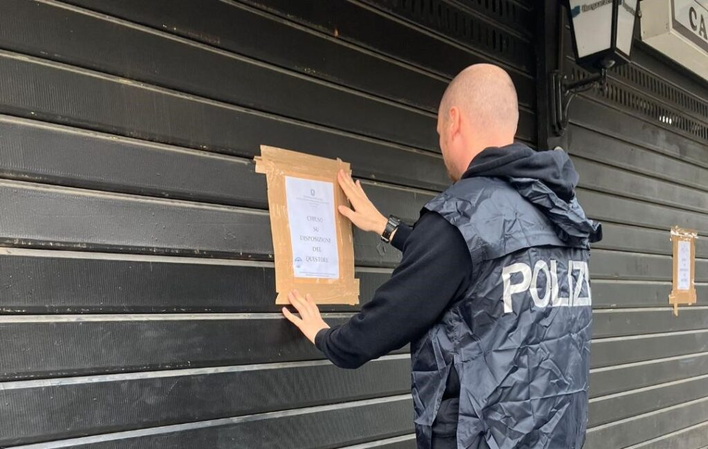 Licenza sospesa per un bar in via del Lavoro a Bologna