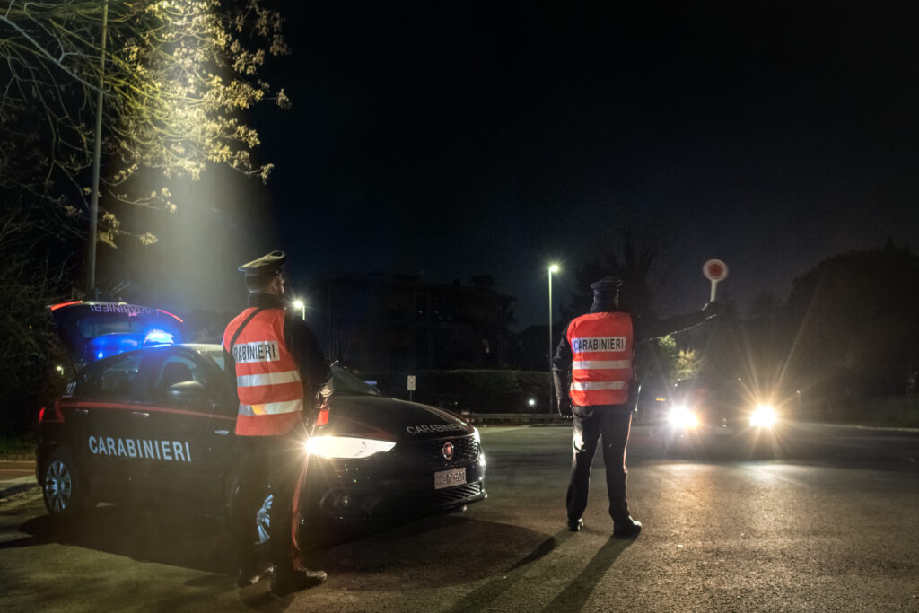 Cento euro per riavere lo smartphone: due arresti per estorsione