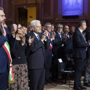 Mattarella a Bologna esprime solidarietà per l’alluvione: “Non ci sono più parole”