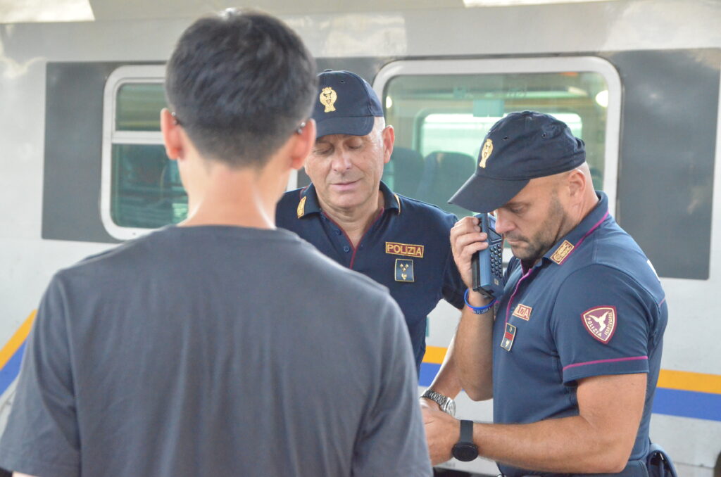 Rapina un sordomuto in stazione, ladro arrestato dalla Polfer