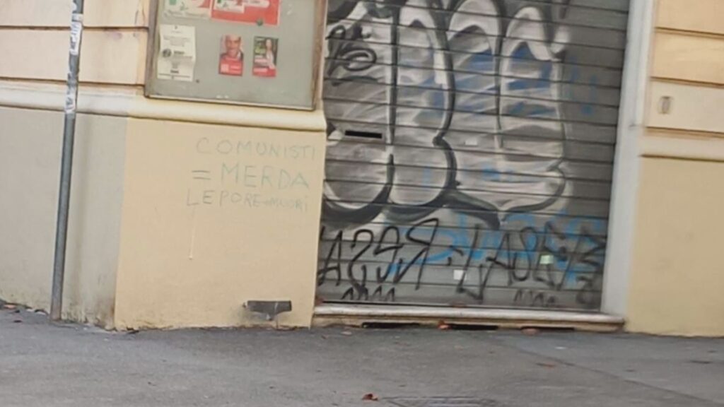 Scritte e minacce sul circolo PD