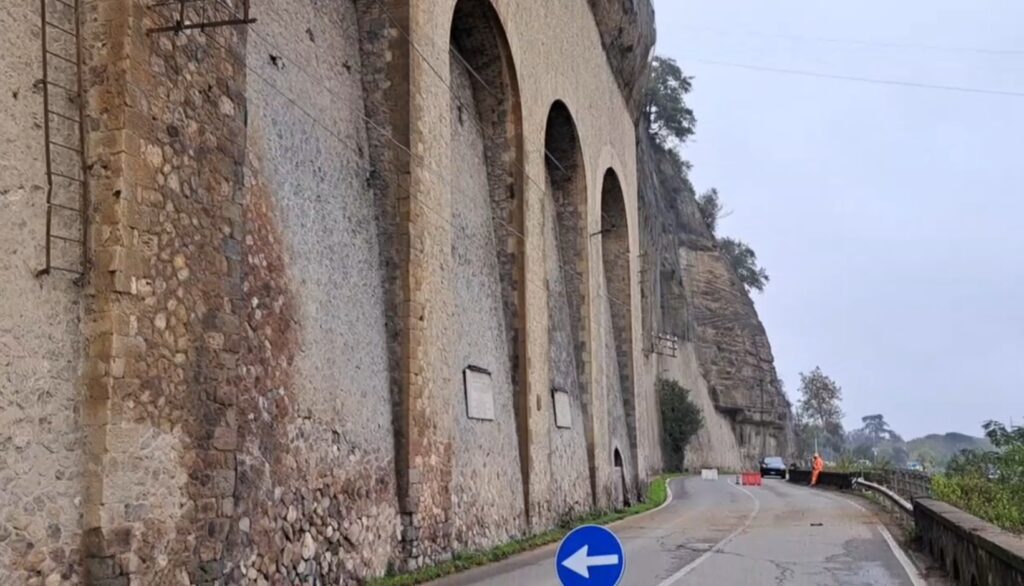 Sasso Marconi, chiuso il tratto della Porrettana sotto la Rupe