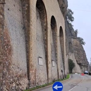 Sasso Marconi, chiuso il tratto della Porrettana sotto la Rupe