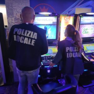 Slot machine accese in orario vietato, scatta una multa di 18mila €