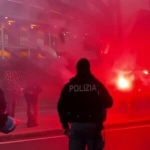 Caos dopo la partita di Champions League: tifosi del Monaco aggrediti in via Saragozza