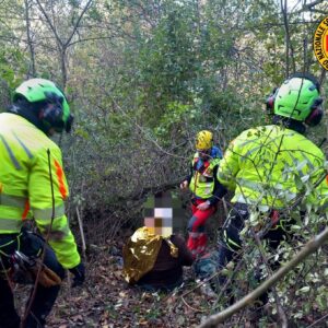 Paleontologo si infortuna cercando reperti in collina, interviene il Soccorso Alpino
