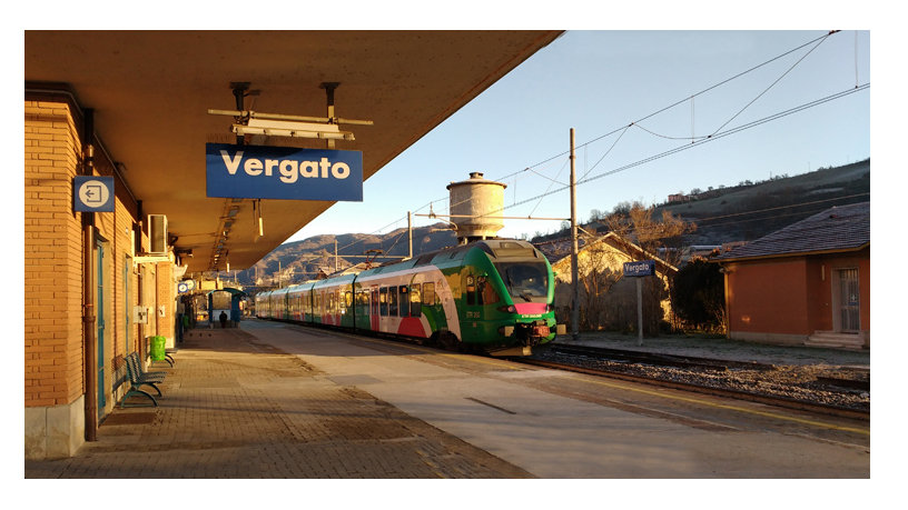 Aggressione al capotreno, identificato il passeggero violento: è un giovane di 15 anni