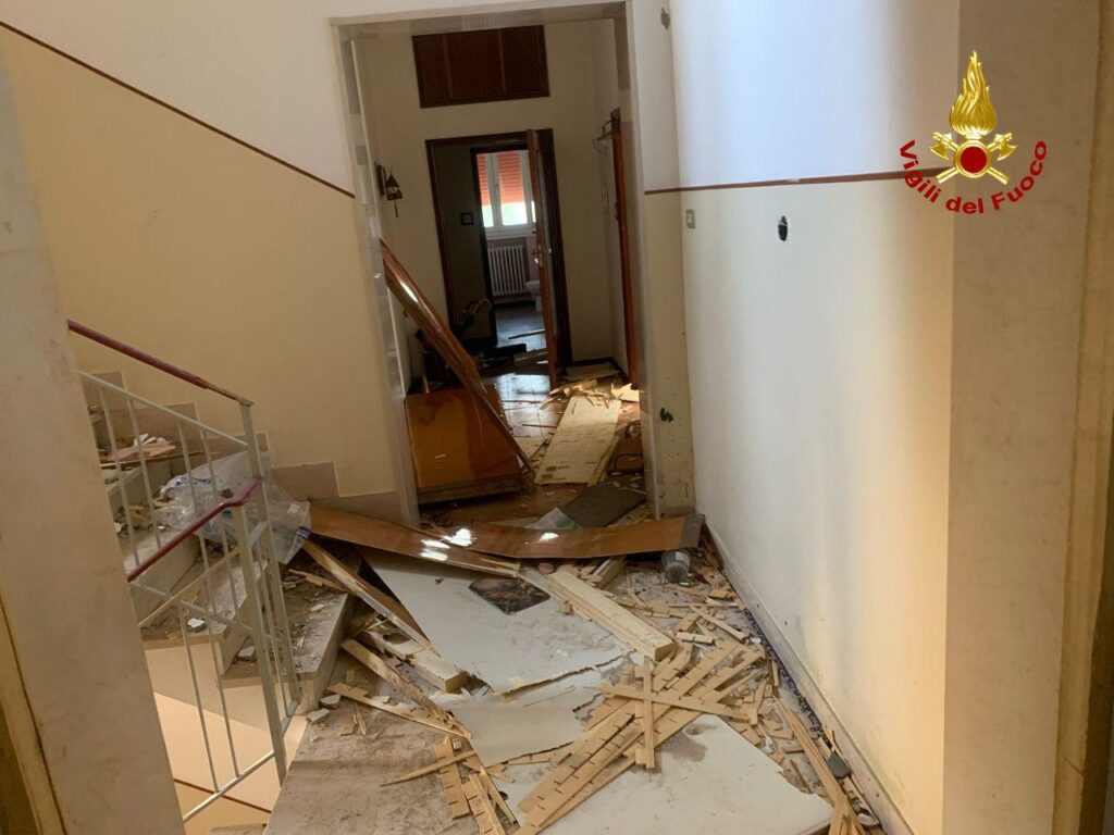 Esplosione in un condominio a Imola, un ferito lieve